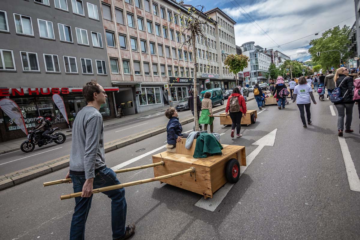 Am 11.05.2019 fand die erste Wanderung der Wanderbaumallee Stuttgart statt. Vom Rupert-Mayer-Platz an der St. Maria Kirche führte der Weg zum Kulturzentrum Merlin in der Augustenstraße.