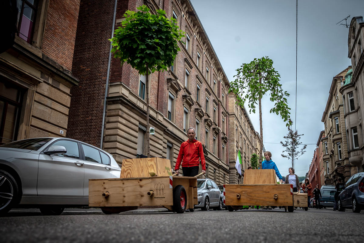 Am 06.06.2019 fand der Umzug der Stuttgarter Wanderbaumallee von der Augustenstrasse in die Forststrasse statt.